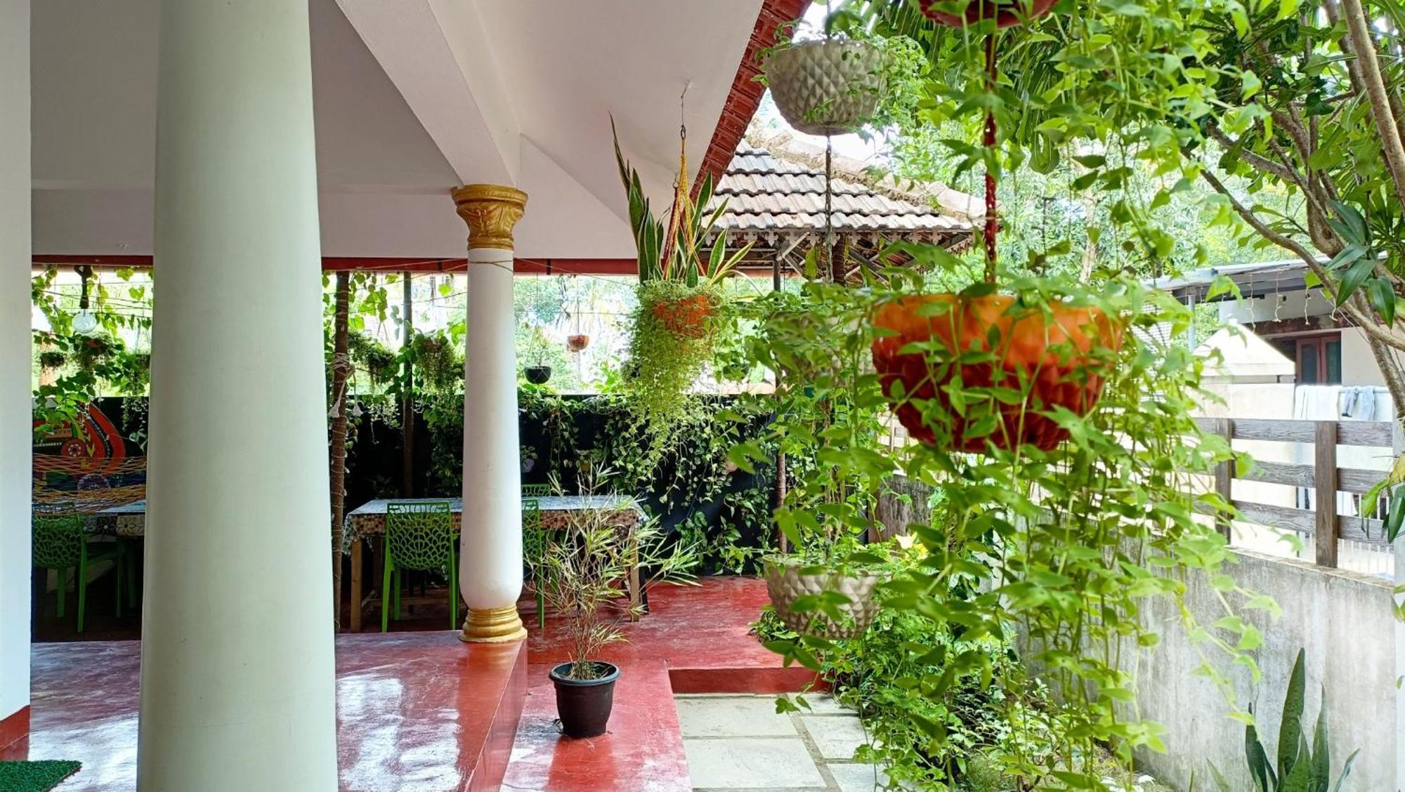 Marari Beach Cleetus Homestay Марарикулам Екстериор снимка